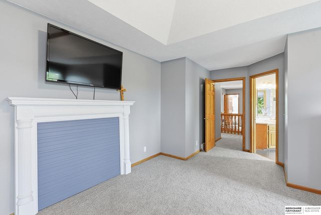 16135 Dewey Avenue, Omaha, NE 68118