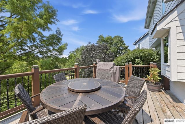 16135 Dewey Avenue, Omaha, NE 68118
