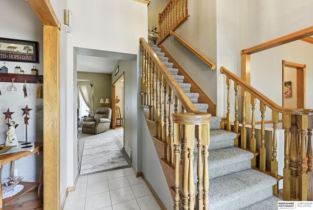 16135 Dewey Avenue, Omaha, NE 68118