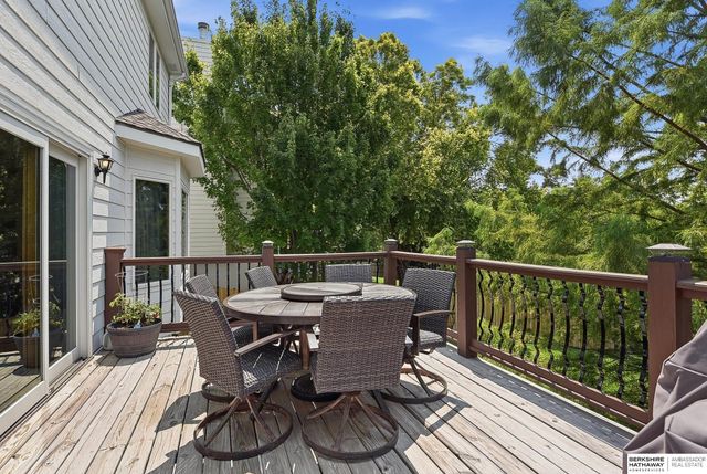 16135 Dewey Avenue, Omaha, NE 68118