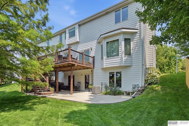 16135 Dewey Avenue, Omaha, NE 68118
