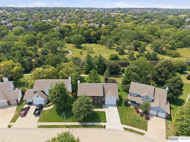 16135 Dewey Avenue, Omaha, NE 68118