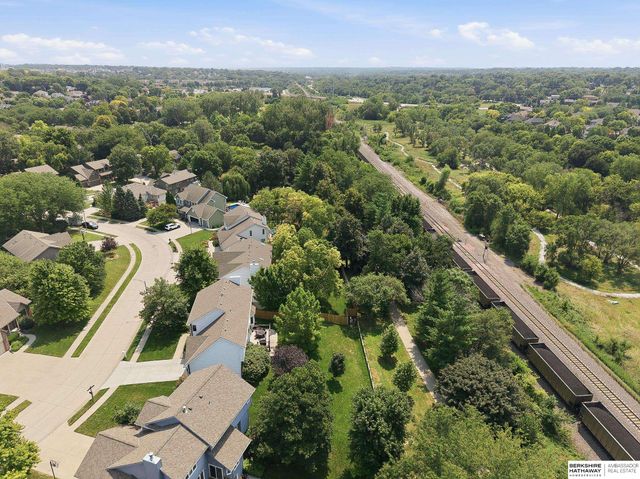 16135 Dewey Avenue, Omaha, NE 68118