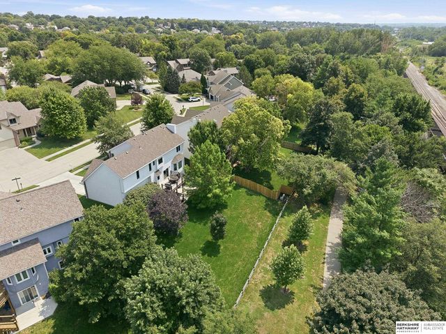 16135 Dewey Avenue, Omaha, NE 68118