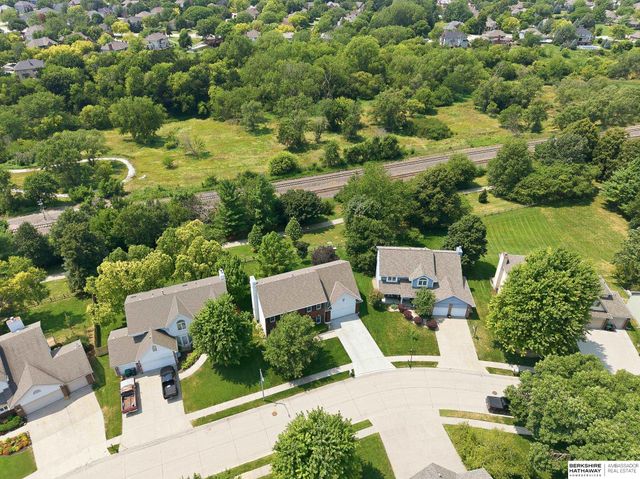 16135 Dewey Avenue, Omaha, NE 68118