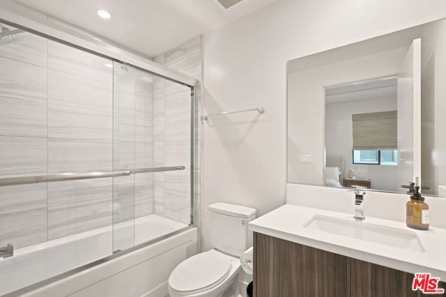 6716 N Royce Lane, Van Nuys (los Angeles), CA 91411