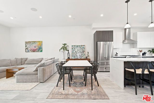 6716 N Royce Lane, Van Nuys (los Angeles), CA 91411