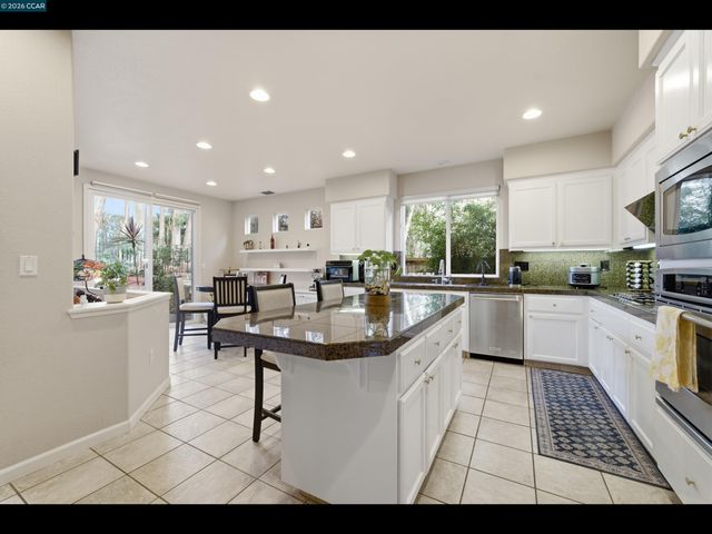 835 Meadow View Dr, Richmond, CA 94806