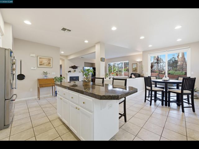 835 Meadow View Dr, Richmond, CA 94806
