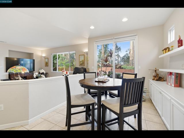 835 Meadow View Dr, Richmond, CA 94806