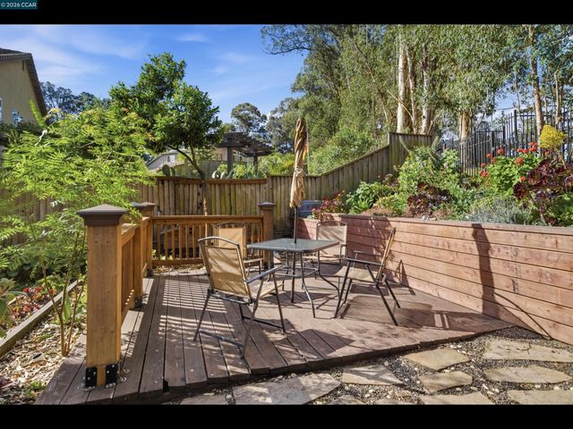 835 Meadow View Dr, Richmond, CA 94806