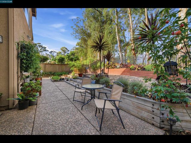 835 Meadow View Dr, Richmond, CA 94806