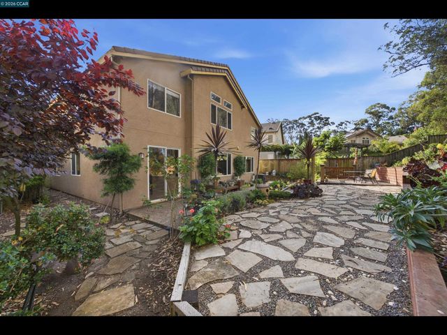 835 Meadow View Dr, Richmond, CA 94806