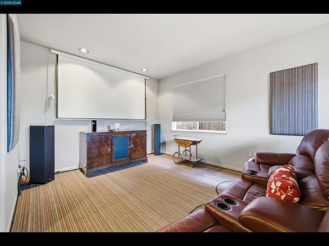 835 Meadow View Dr, Richmond, CA 94806