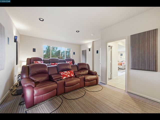 835 Meadow View Dr, Richmond, CA 94806