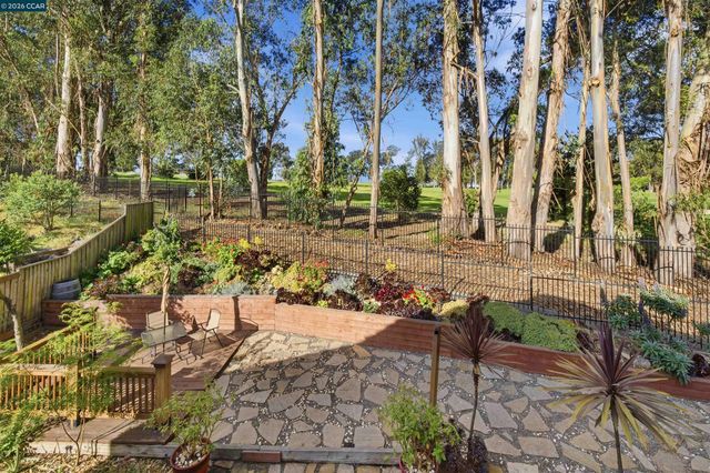 835 Meadow View Dr, Richmond, CA 94806