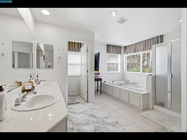 835 Meadow View Dr, Richmond, CA 94806