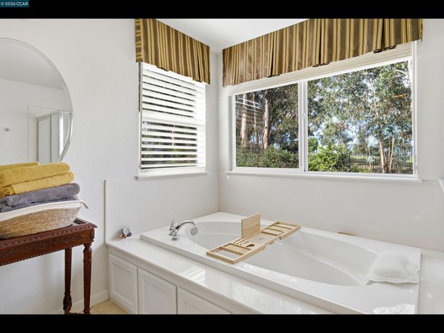 835 Meadow View Dr, Richmond, CA 94806