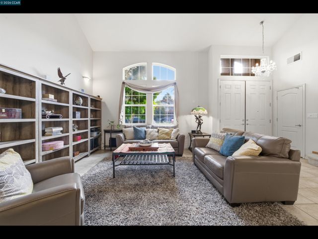 835 Meadow View Dr, Richmond, CA 94806