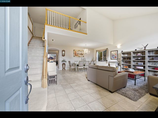 835 Meadow View Dr, Richmond, CA 94806