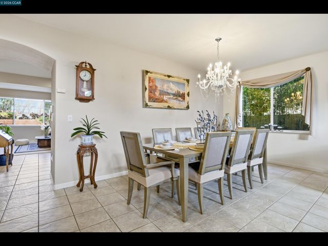 835 Meadow View Dr, Richmond, CA 94806