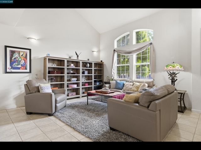 835 Meadow View Dr, Richmond, CA 94806