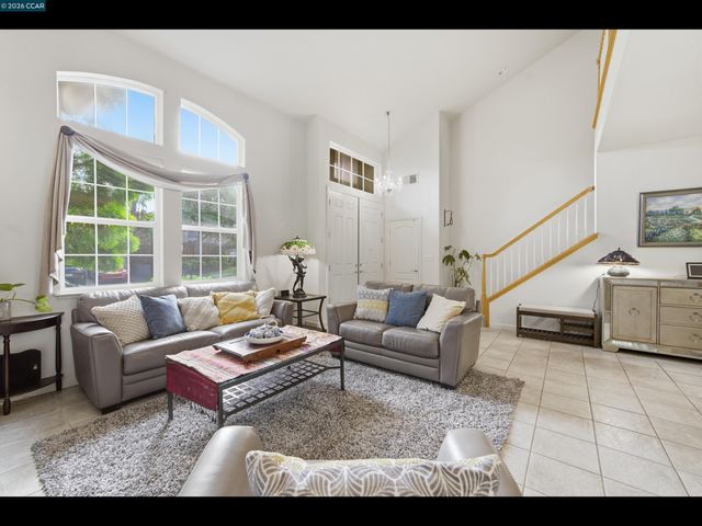 835 Meadow View Dr, Richmond, CA 94806