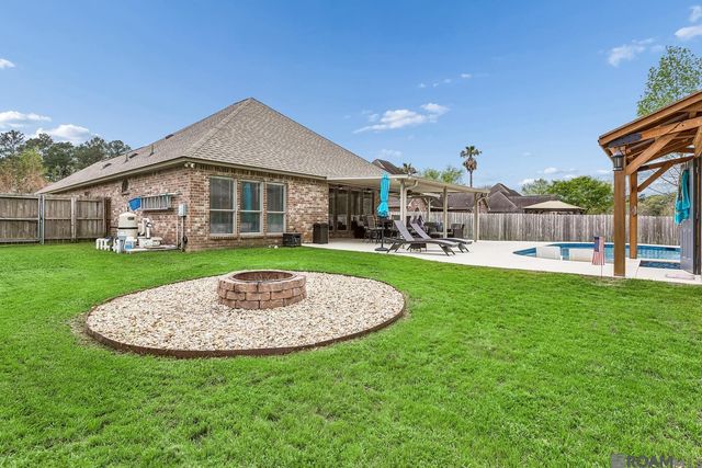 14169 Twelve Oaks Dr, Walker, LA 70785