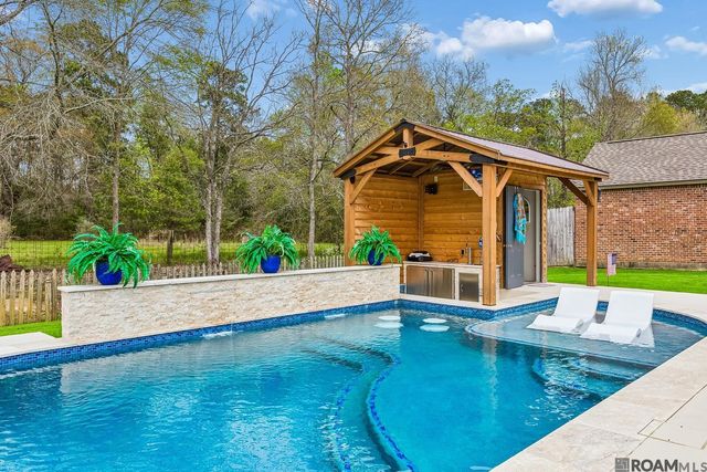 14169 Twelve Oaks Dr, Walker, LA 70785