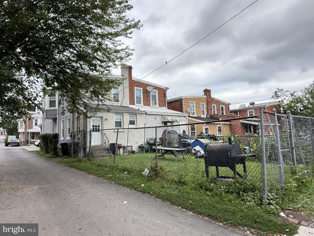 216 E MARSHALL ST, Norristown, PA 19401