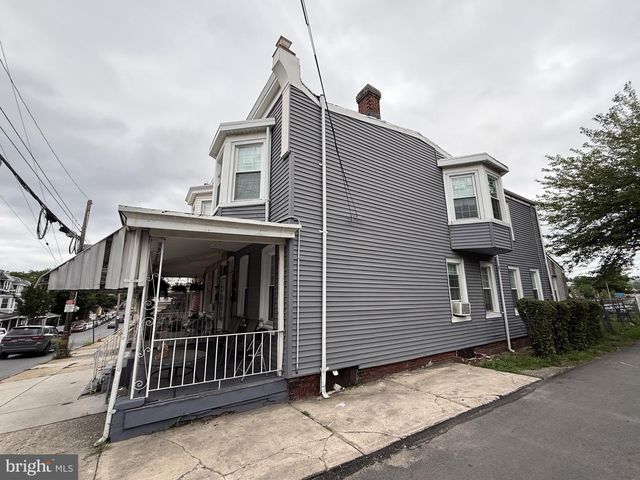 216 E MARSHALL ST, Norristown, PA 19401