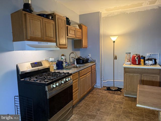 216 E MARSHALL ST, Norristown, PA 19401