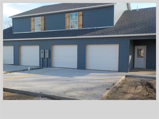 1102-1104 W 10th Street, Coffeyville, KS 67337