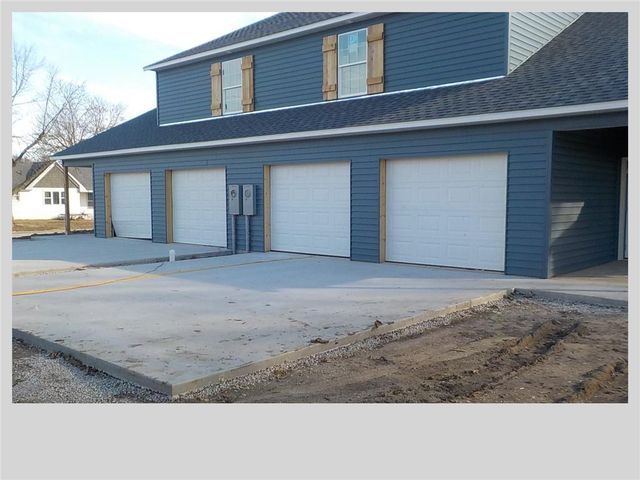 1102-1104 W 10th Street, Coffeyville, KS 67337