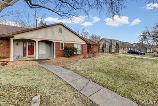 10 Ginger Lake Drive W, Glen Carbon, IL 62034