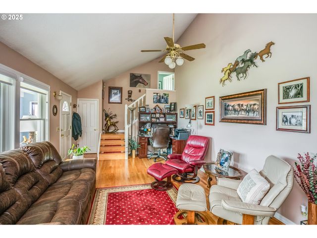 35364 SEARLS Ln, Astoria, OR 97103