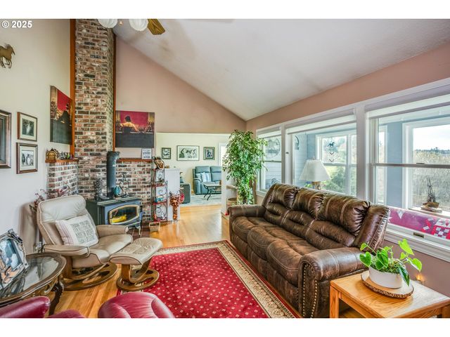 35364 SEARLS Ln, Astoria, OR 97103