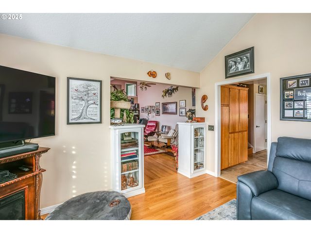 35364 SEARLS Ln, Astoria, OR 97103