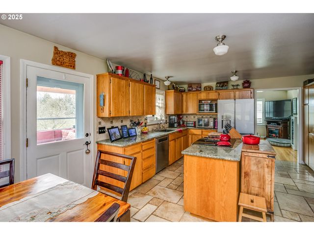 35364 SEARLS Ln, Astoria, OR 97103