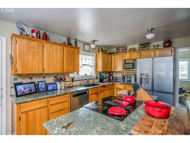 35364 SEARLS Ln, Astoria, OR 97103