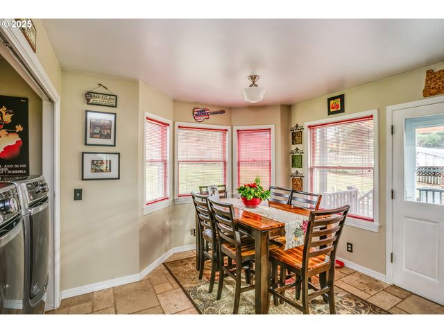 35364 SEARLS Ln, Astoria, OR 97103