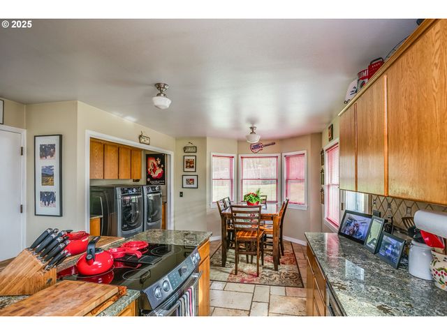 35364 SEARLS Ln, Astoria, OR 97103