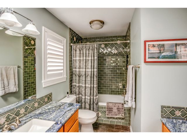 35364 SEARLS Ln, Astoria, OR 97103