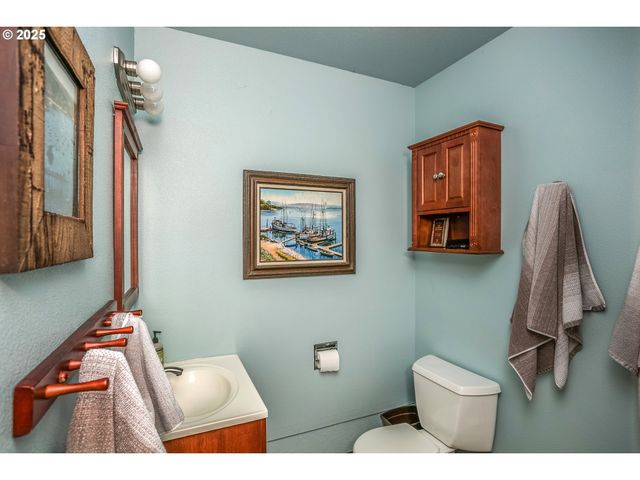 35364 SEARLS Ln, Astoria, OR 97103