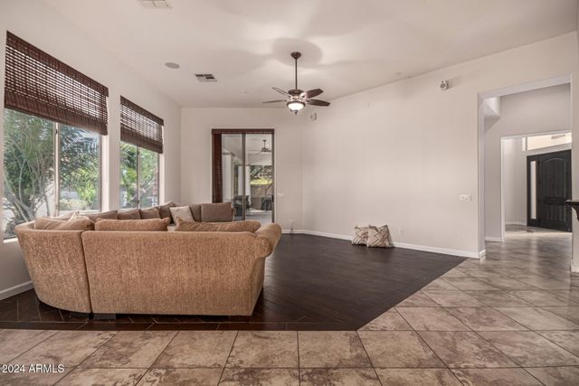 9246 W MOLLY Lane, Peoria, AZ 85383