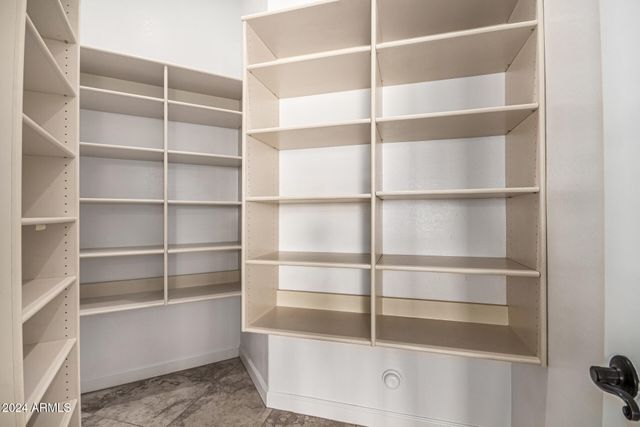 9246 W MOLLY Lane, Peoria, AZ 85383