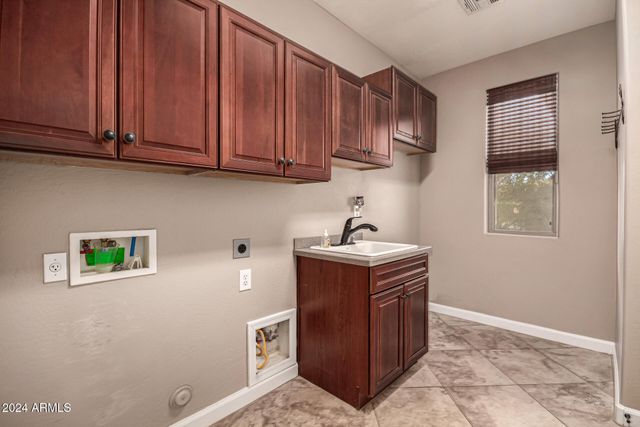 9246 W MOLLY Lane, Peoria, AZ 85383