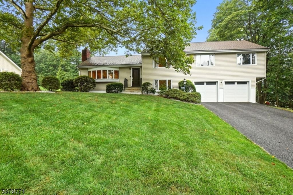 8 Timber Hill Dr, Livingston Twp., NJ 07039