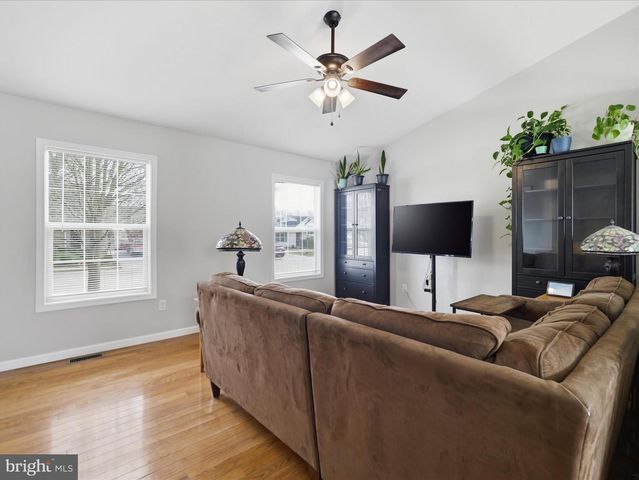 1678 BEECH LN, Hanover, PA 17331