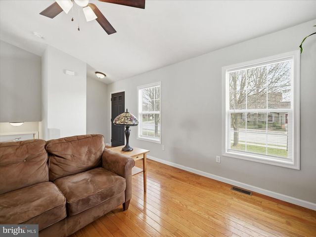 1678 BEECH LN, Hanover, PA 17331